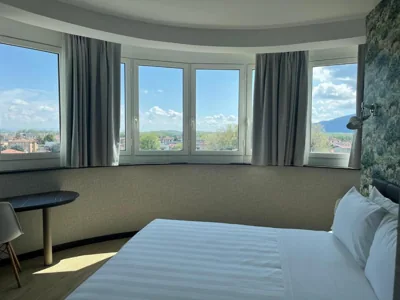 Chambre double ou avec lits jumeaux Superior avec vue sur la ville — Hotel Napoleon